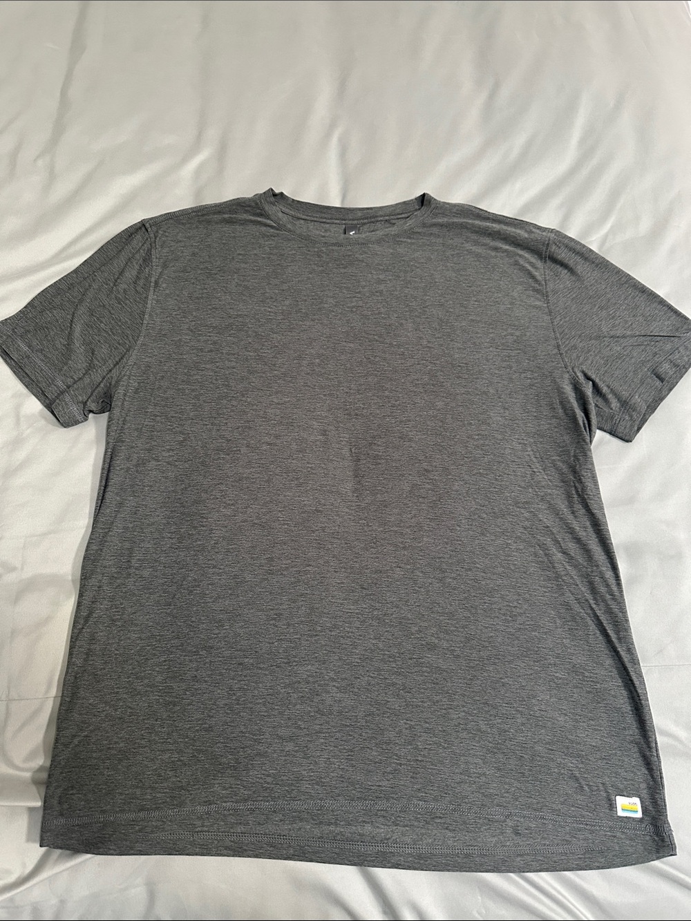 Vuori Men's Strato Tech Tee in gray